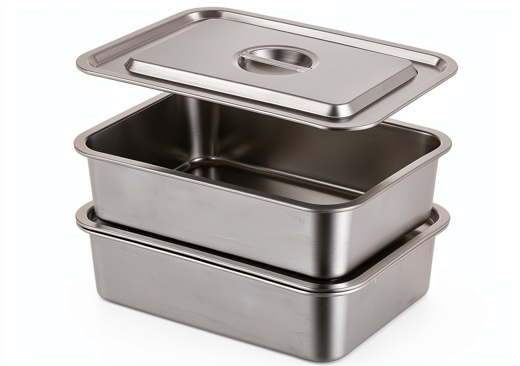CozyState lasagna pan with lid on a kitchen counter